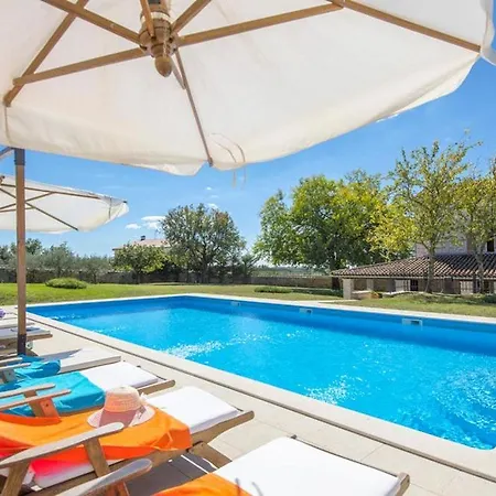 Zgrabljici Sleeps 10 Pool Air Con Wifi Vošteni